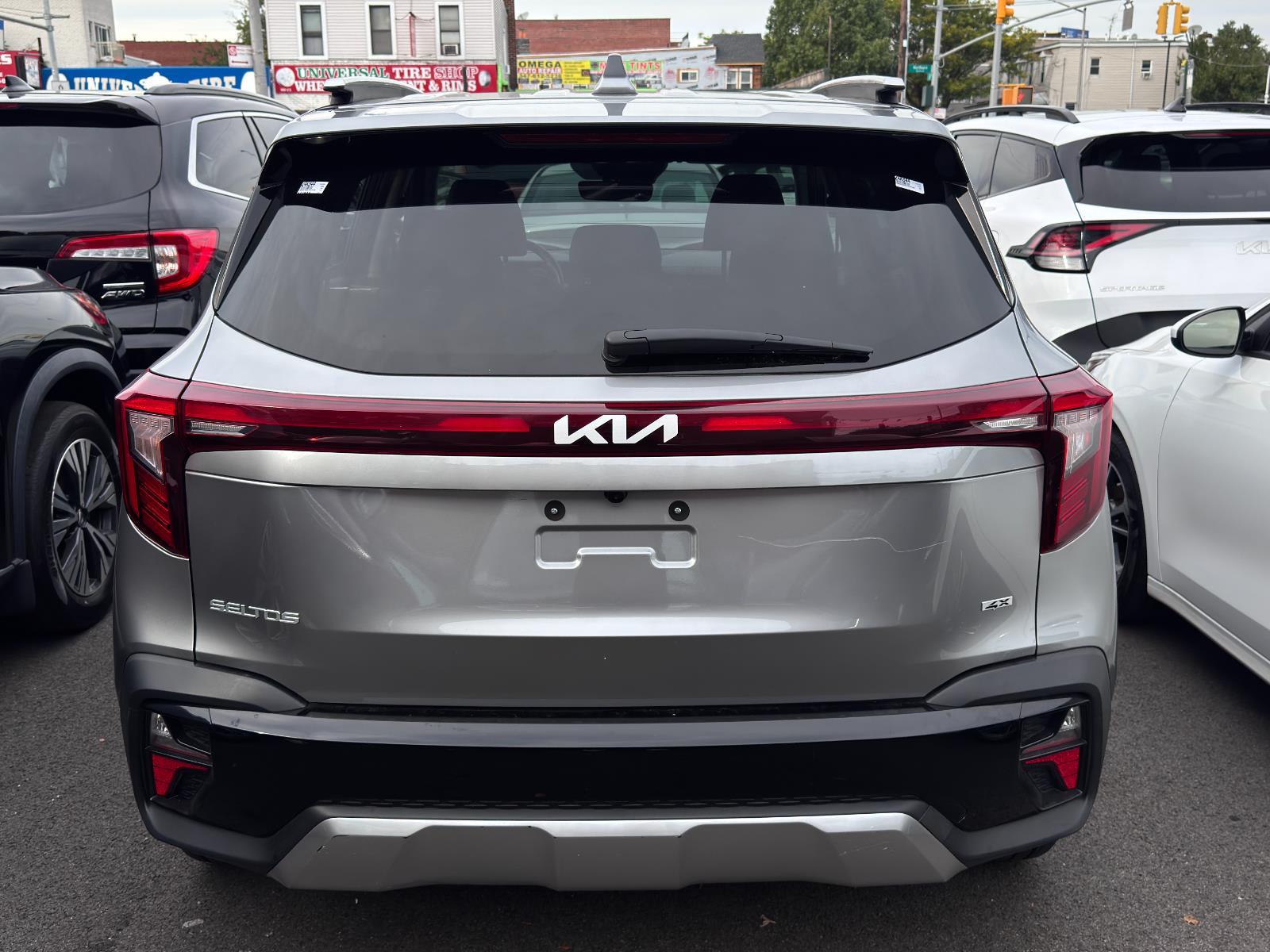 2024 Kia Seltos EX photo 2