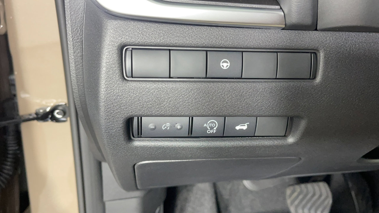 2025 Nissan Rogue SV photo 27