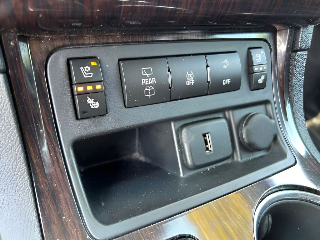 2017 Chevrolet Traverse Premier photo 16