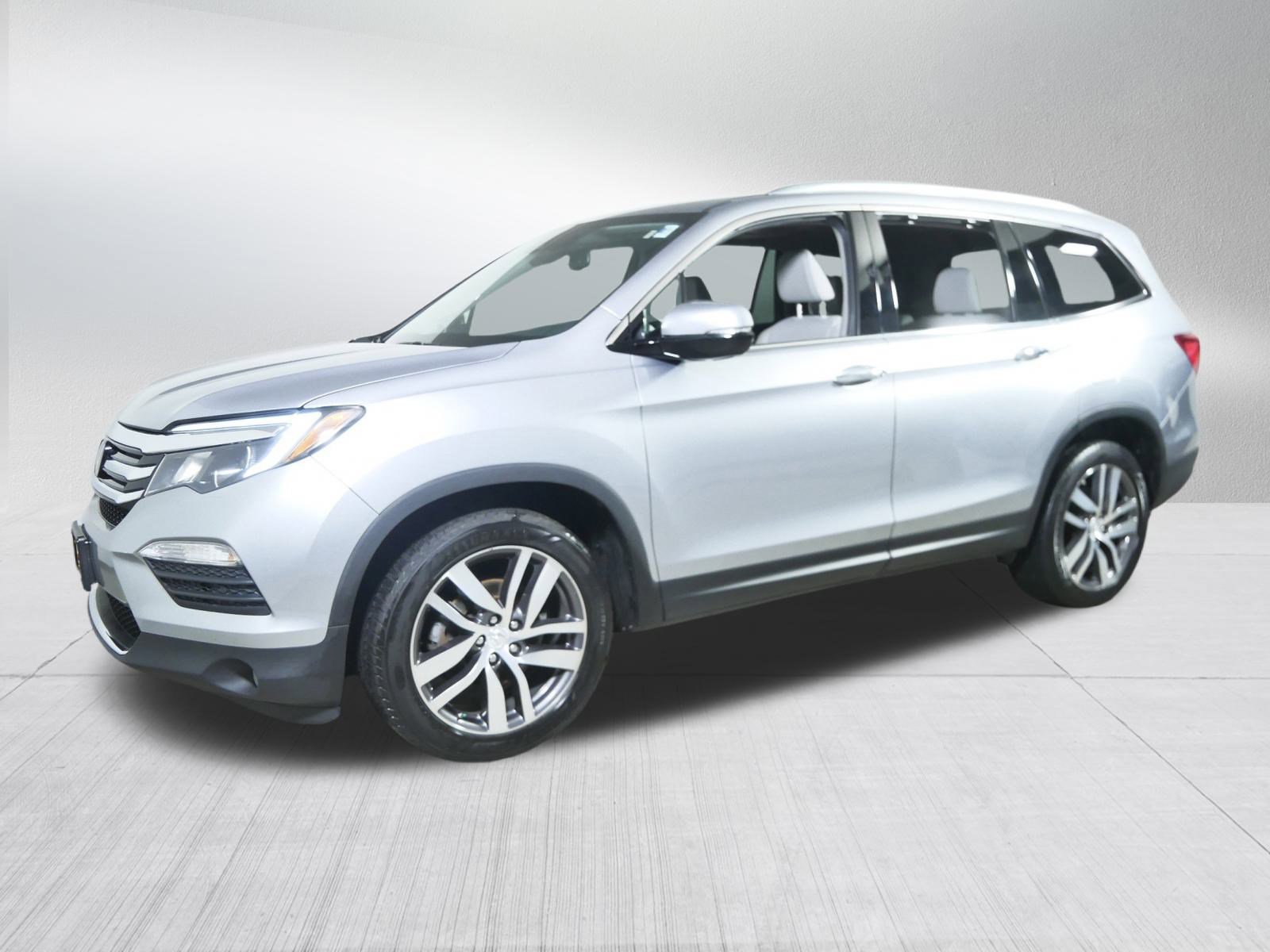 2016 Honda Pilot Touring photo 3