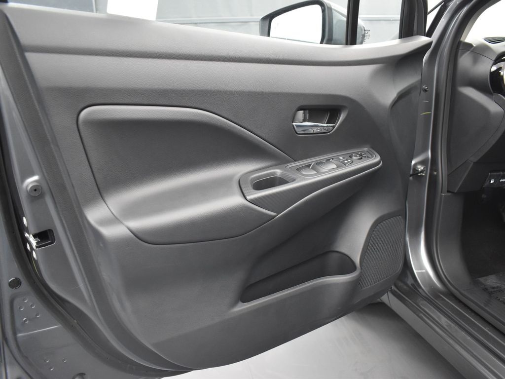 2025 Nissan Versa 1.6 SV photo 26
