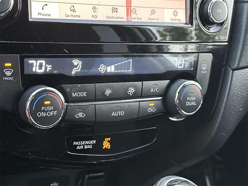 2019 Nissan Rogue SV photo 19