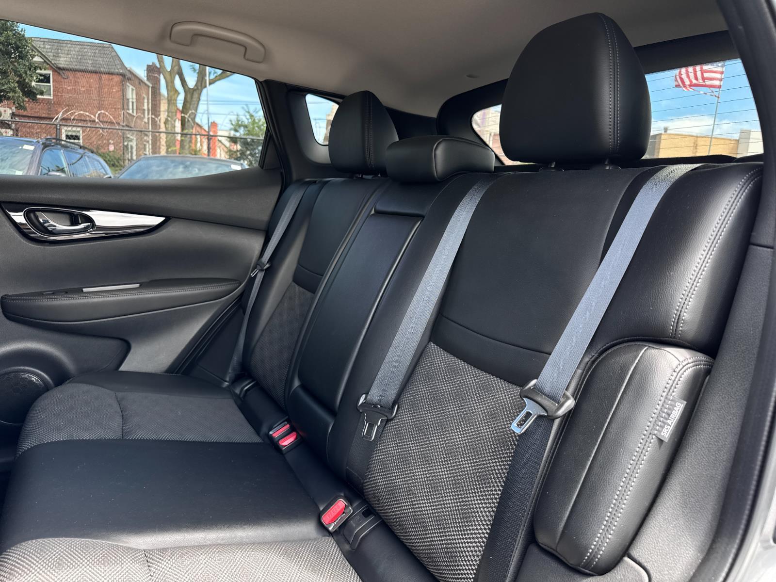 2022 Nissan Rogue Sport SV photo 22
