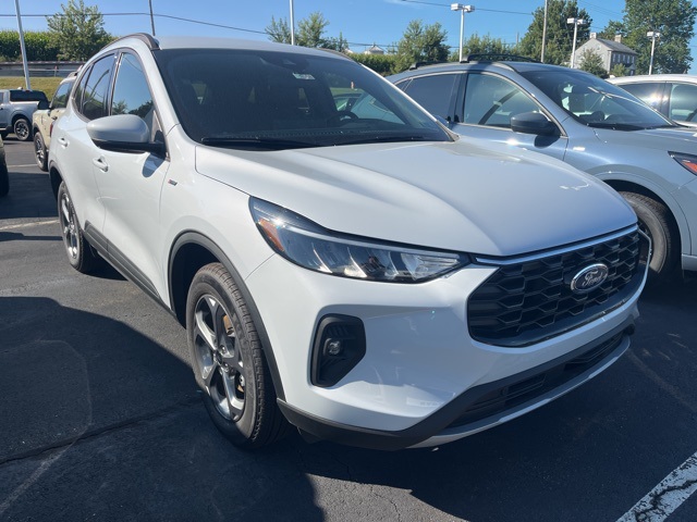 2025 Ford Escape Hybrid ST-Line Select photo 3