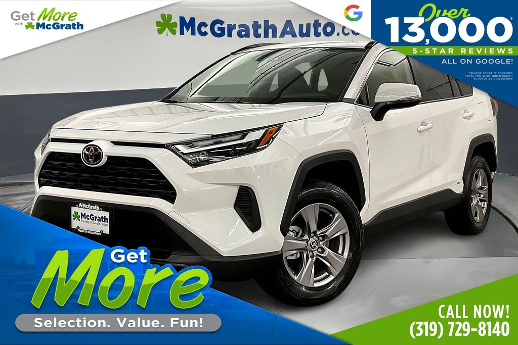 2025 Toyota RAV4 XLE's photo