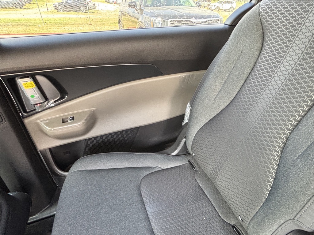 2026 Kia Carnival LX photo 16