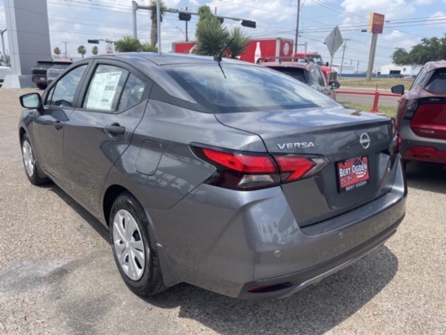 2025 Nissan Versa 1.6 S photo 5