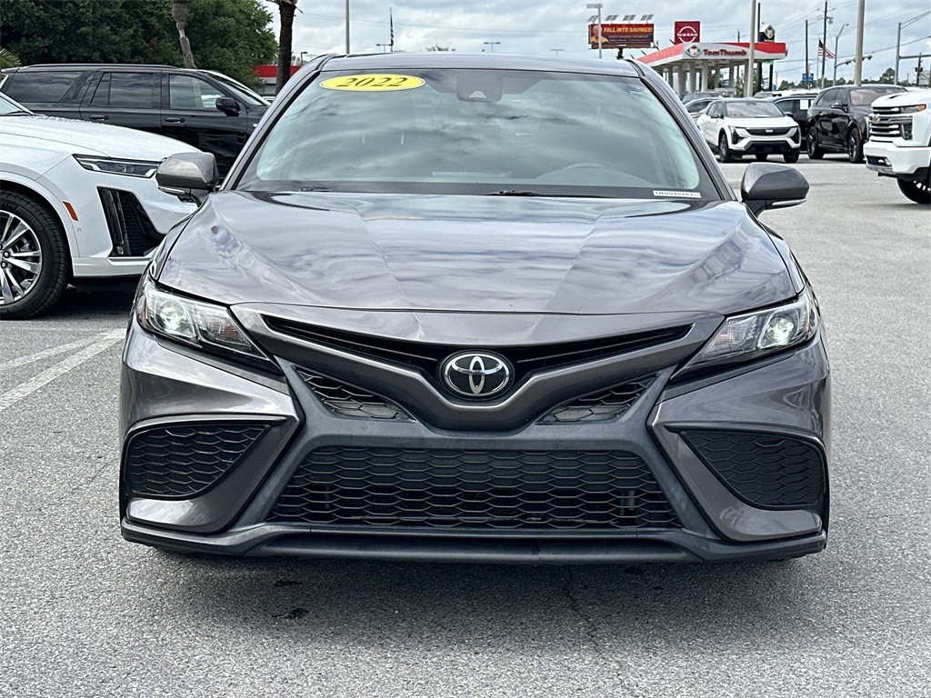 2022 Toyota Camry SE photo 3