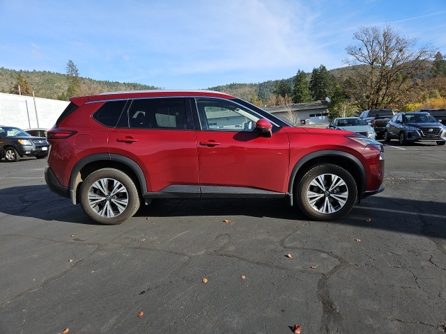 2021 Nissan Rogue SV photo 2