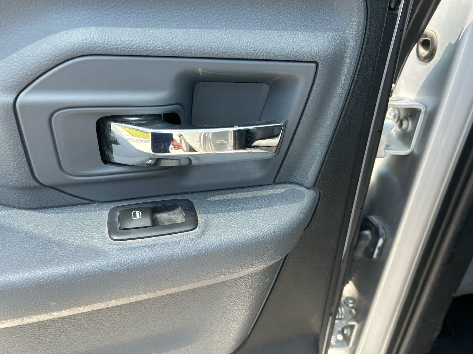 2017 Ram 1500 SLT photo 11