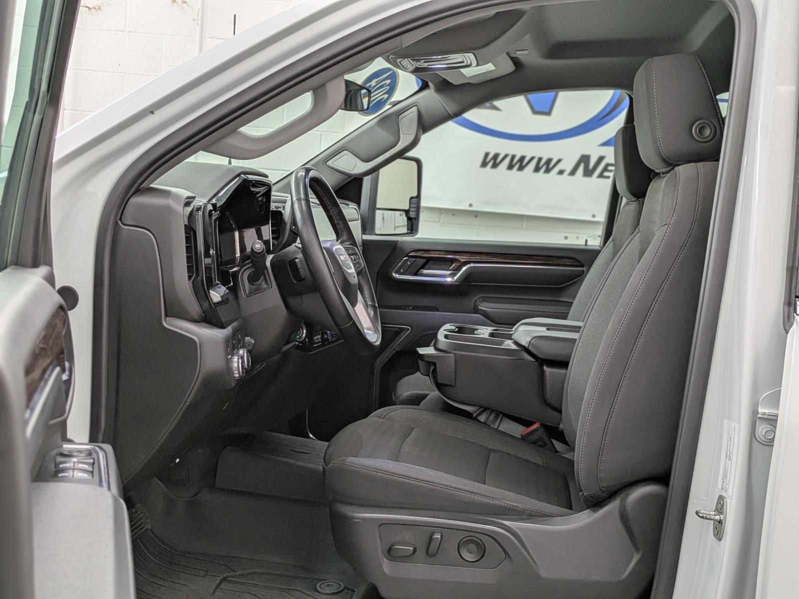 2024 Gmc Sierra HD SLE photo 4