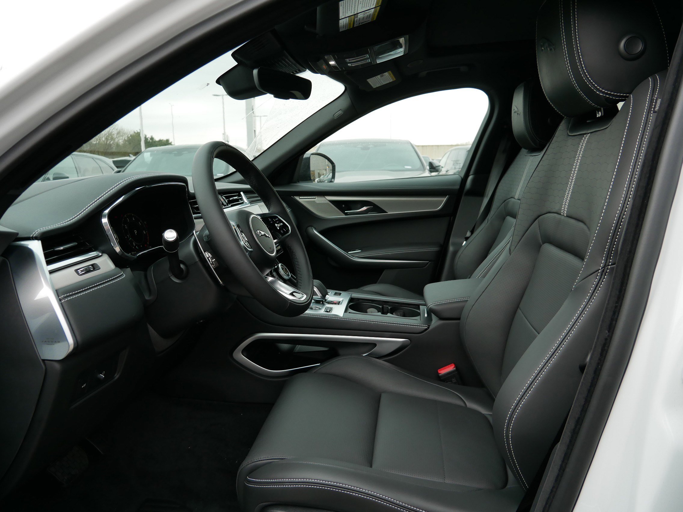 2026 Jaguar F-PACE P400 R-Dynamic S photo 2