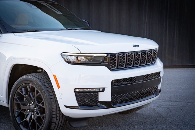 2025 Jeep Grand Cherokee L Summit Reserve photo 4