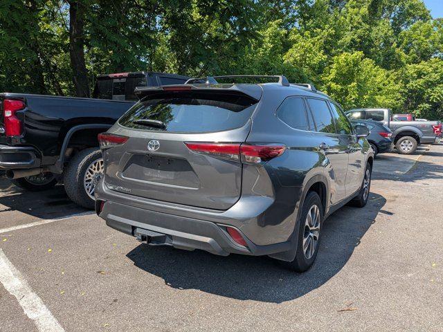 2022 Toyota Highlander XLE photo 4