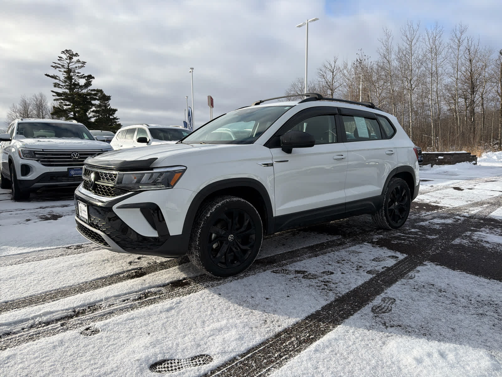 2024 Volkswagen Taos S's photo