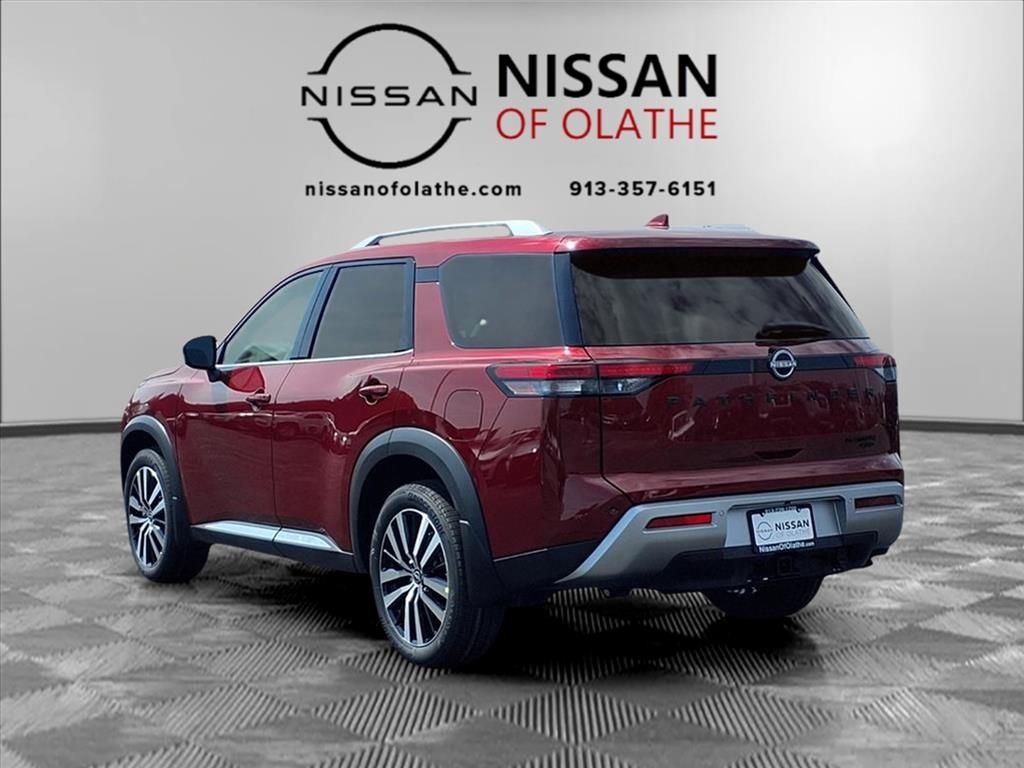 2025 Nissan Pathfinder Platinum photo 3