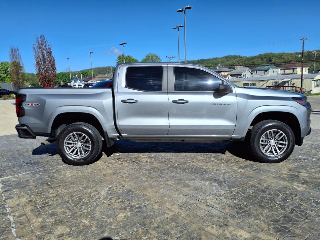 2023 Chevrolet Colorado LT photo 4