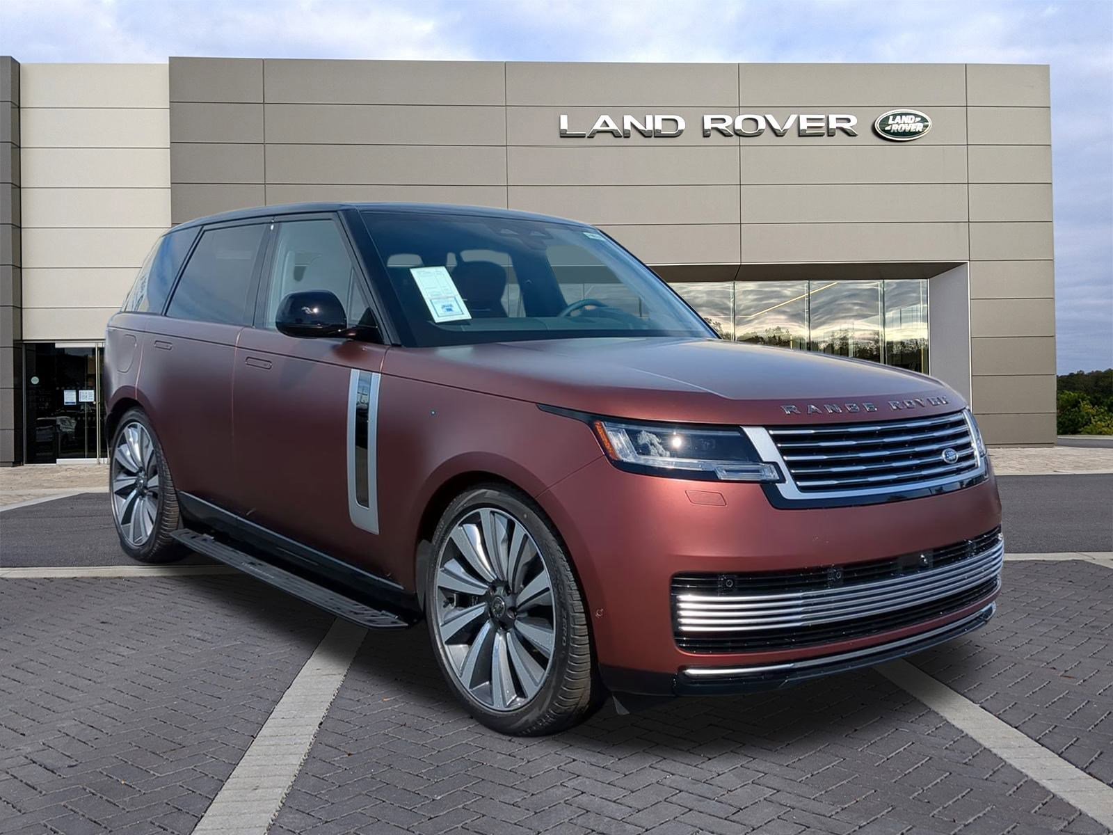 2024 Land Rover Range Rover SV photo 3