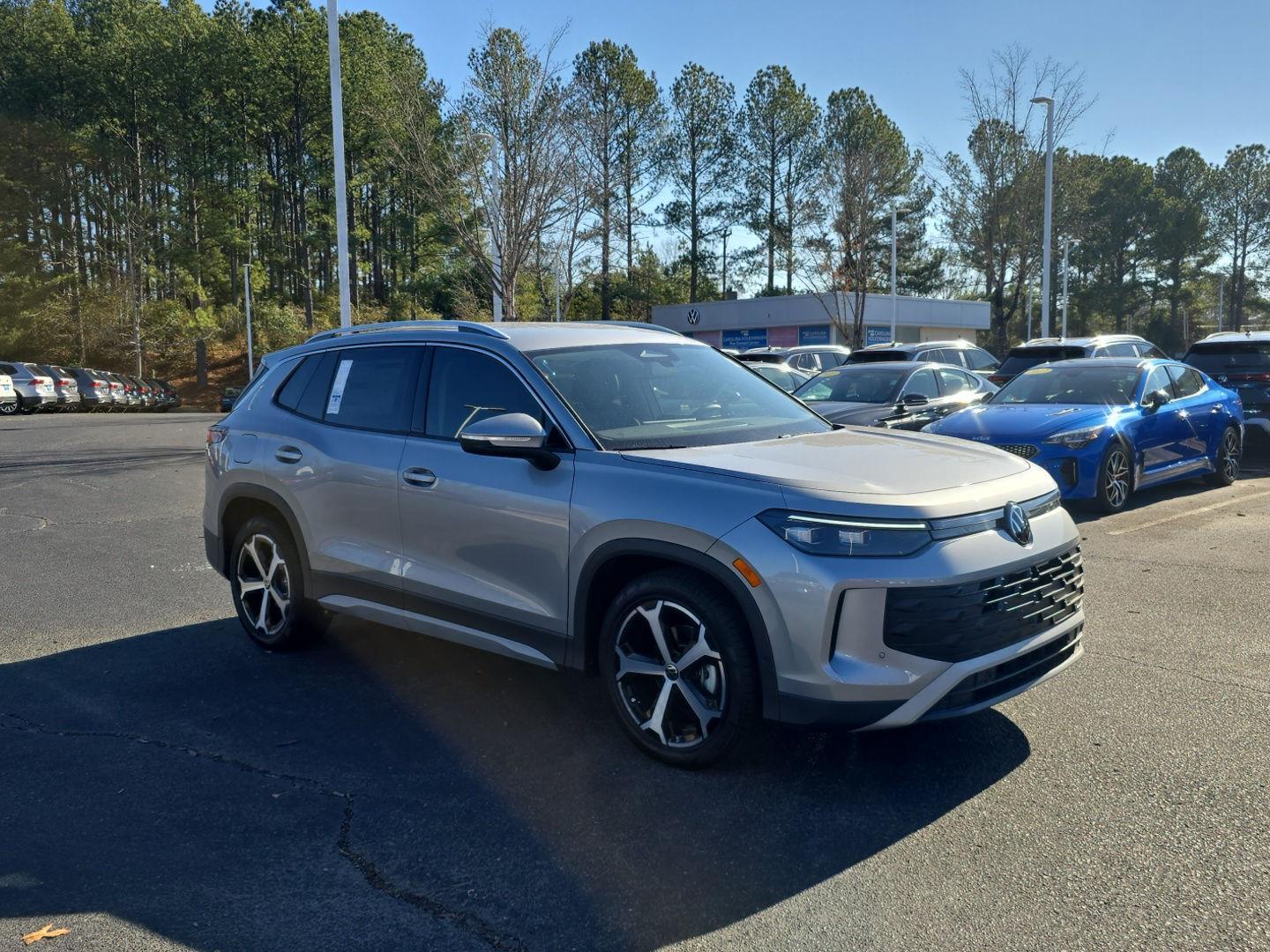 2026 Volkswagen Tiguan SE's photo