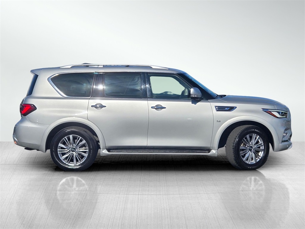 2019 Infiniti QX80 Luxe photo 3