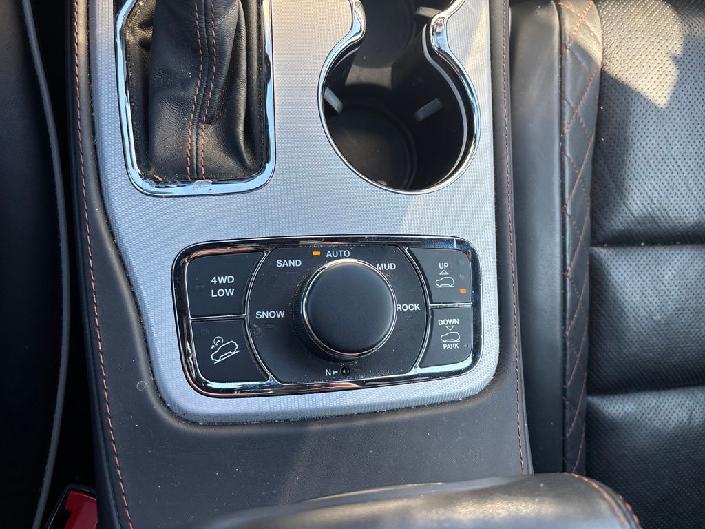 2019 Jeep Grand Cherokee Summit photo 26