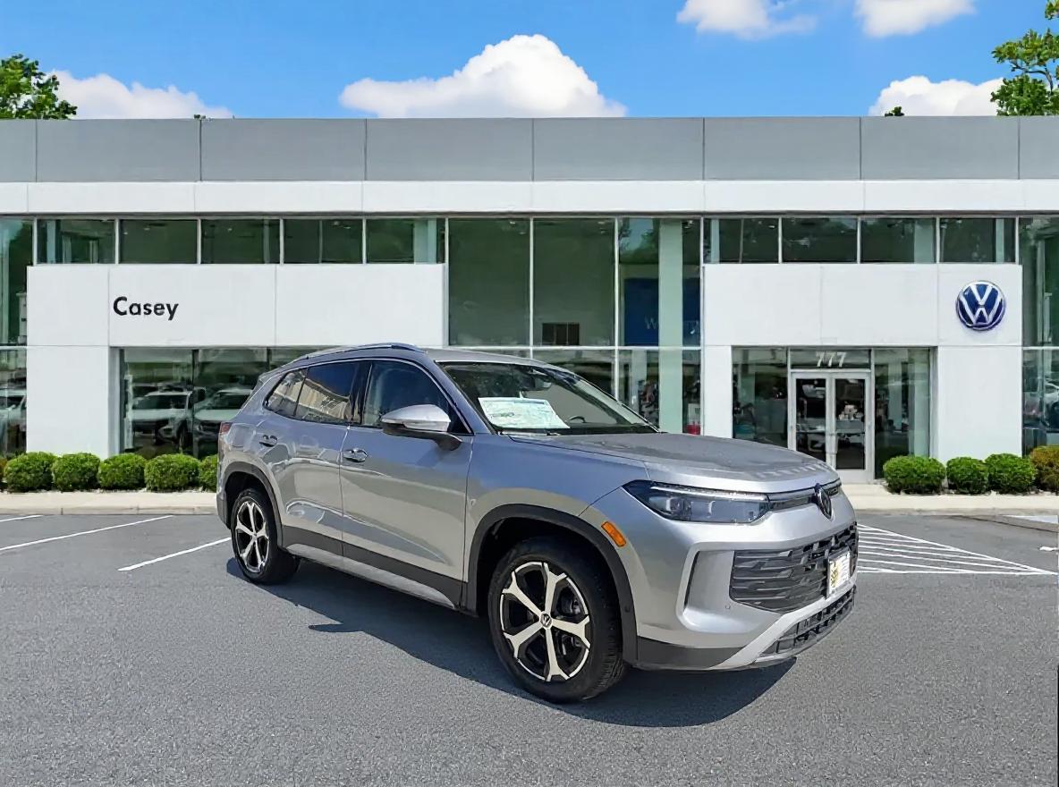 2025 Volkswagen Tiguan SE's photo