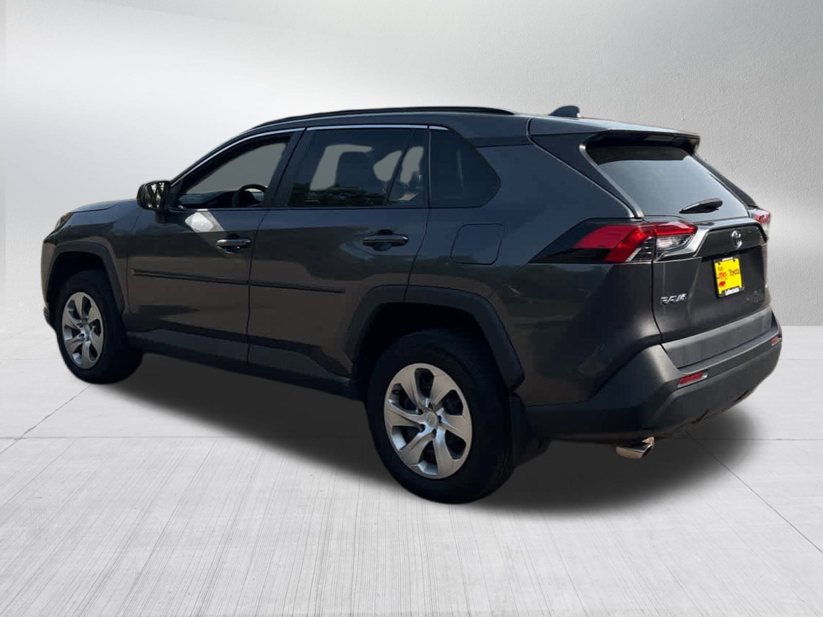 2019 Toyota RAV4 LE photo 4