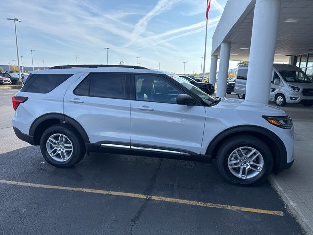 2025 Ford Explorer photo 16