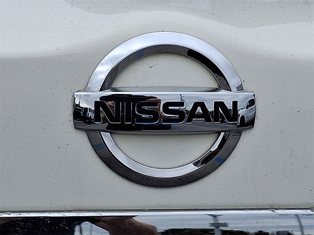2014 Nissan Pathfinder SL photo 9