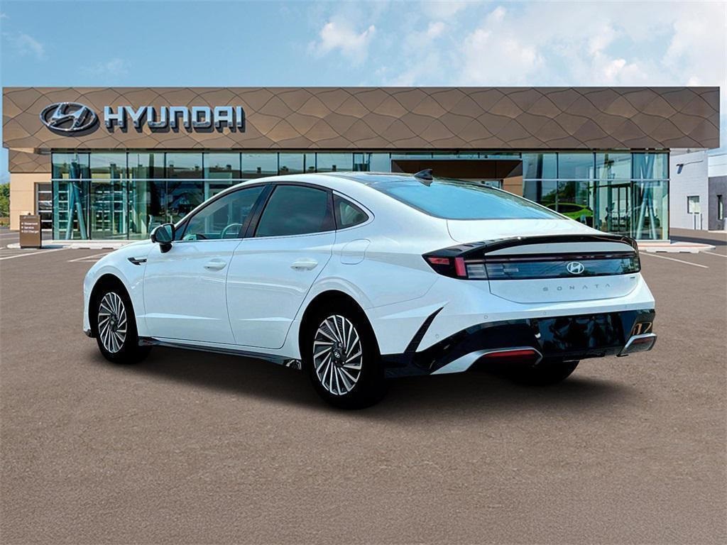 2024 Hyundai Sonata Hybrid Limited photo 4