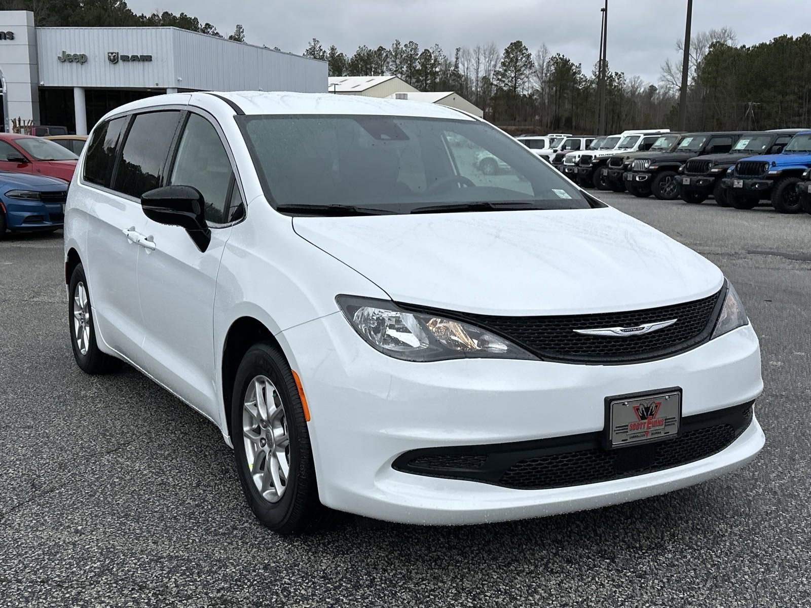 2025 Chrysler Voyager LX photo 2