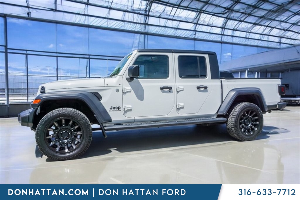 2020 Jeep Gladiator Sport photo 2