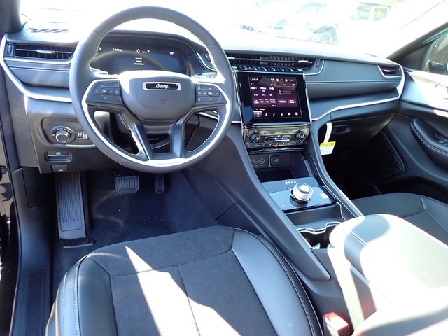 2025 Jeep Grand Cherokee Altitude X photo 12