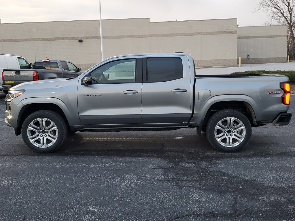 2025 Chevrolet Colorado Z71 photo 3