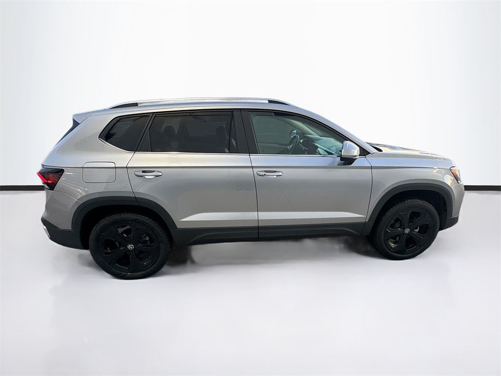 2025 Volkswagen Taos SEL photo 4