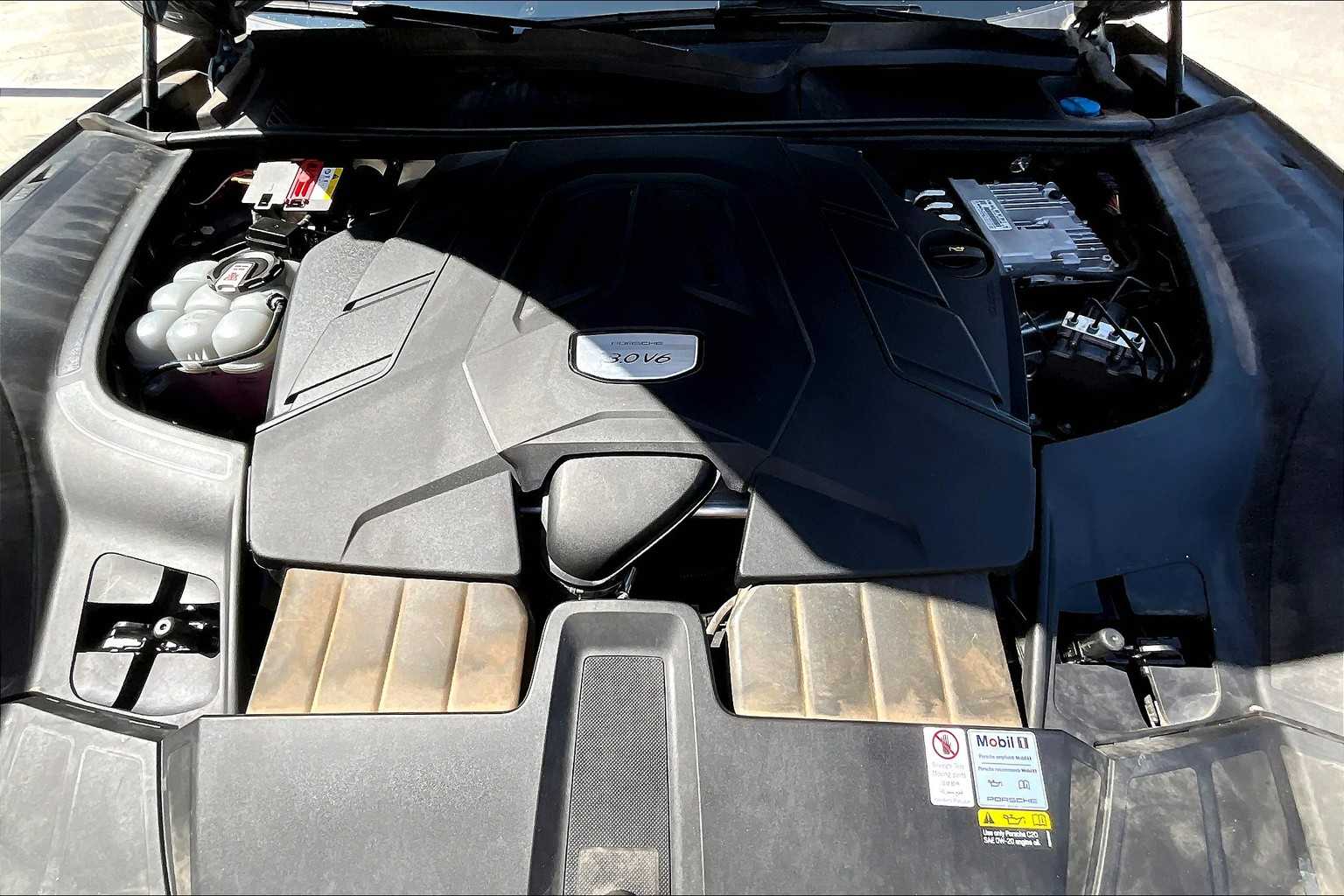 2021 Porsche Cayenne Coupe photo 23