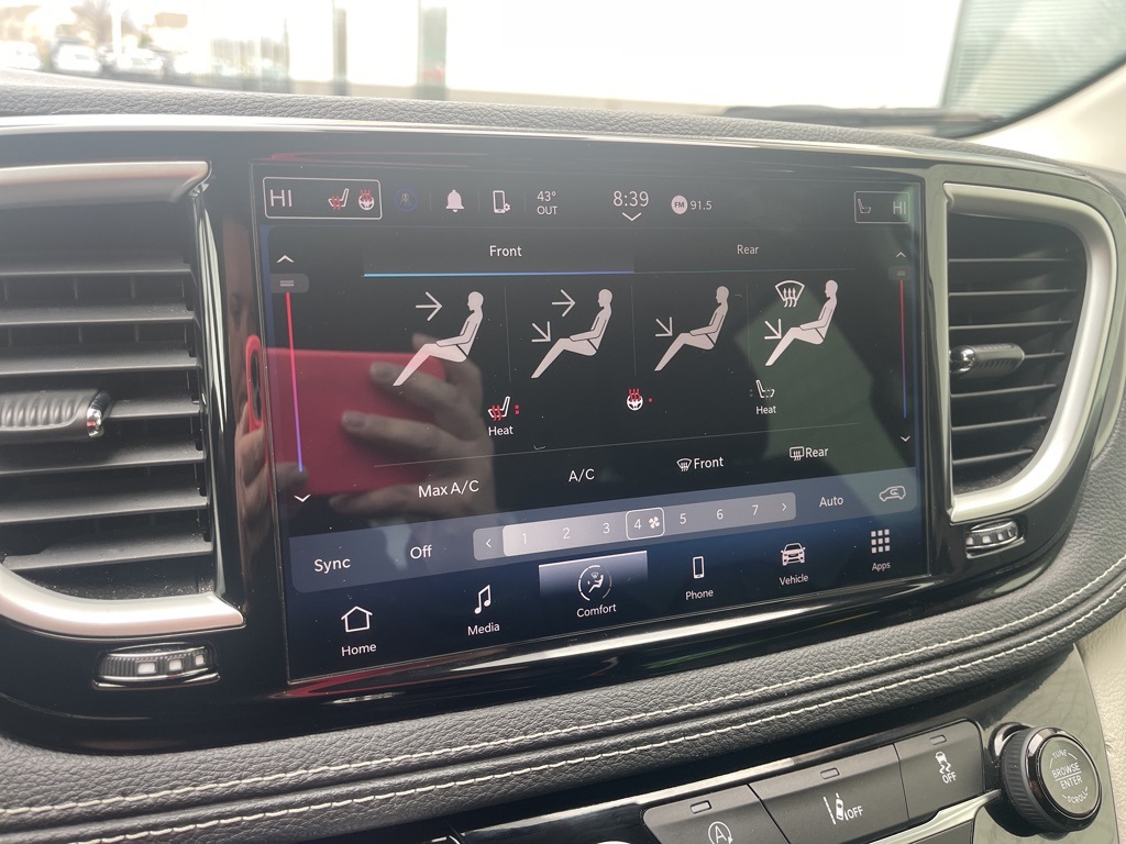 2022 Chrysler Pacifica Touring L photo 12