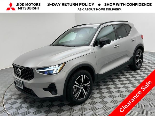 2024 Volvo XC40 Core's photo