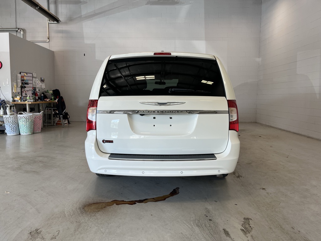 2011 Chrysler Town & Country photo 4
