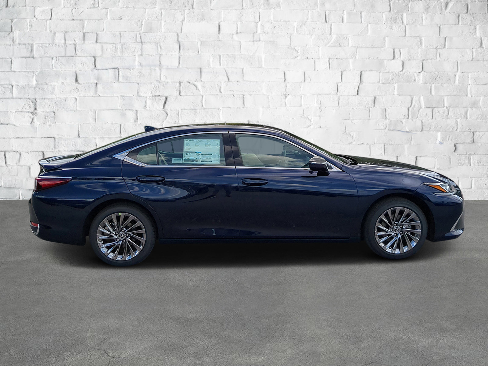 2025 Lexus ES 300h Luxury photo 3