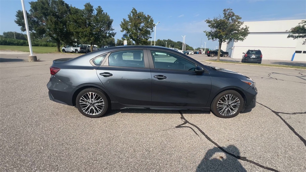 2023 Kia Forte GT-Line photo 9