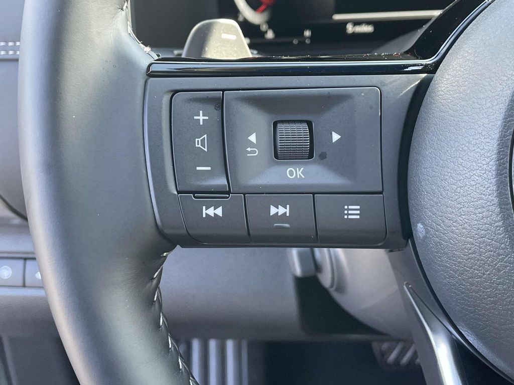 2025 Nissan Pathfinder Platinum photo 22