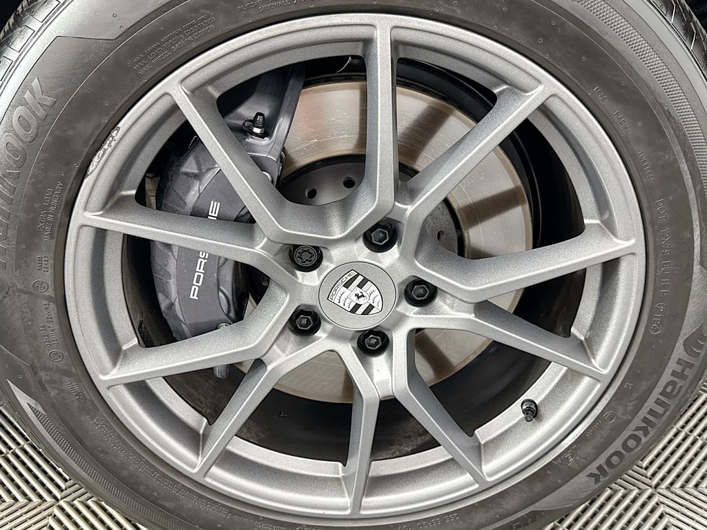 2025 Porsche Cayenne Coupe Base photo 28