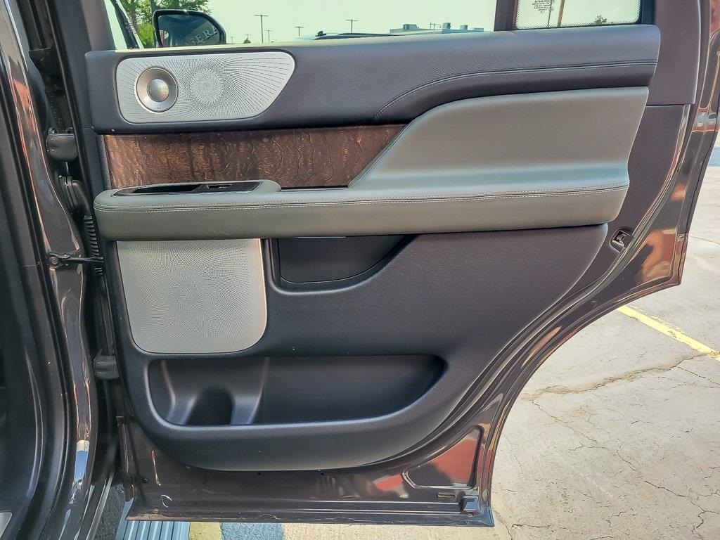 2022 Lincoln Navigator Black Label photo 19