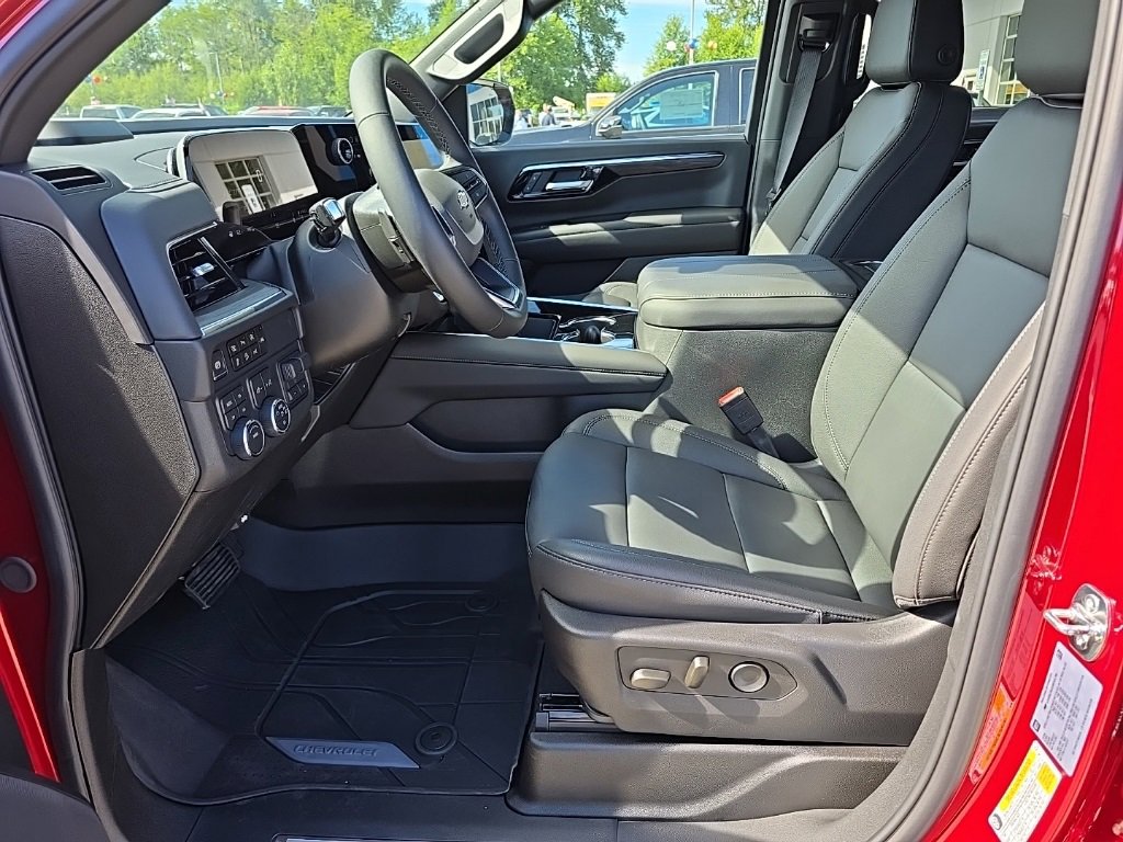 2025 Chevrolet Suburban LT photo 21