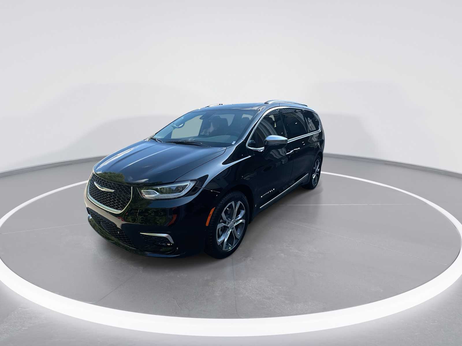 2026 Chrysler Pacifica Pinnacle photo 4