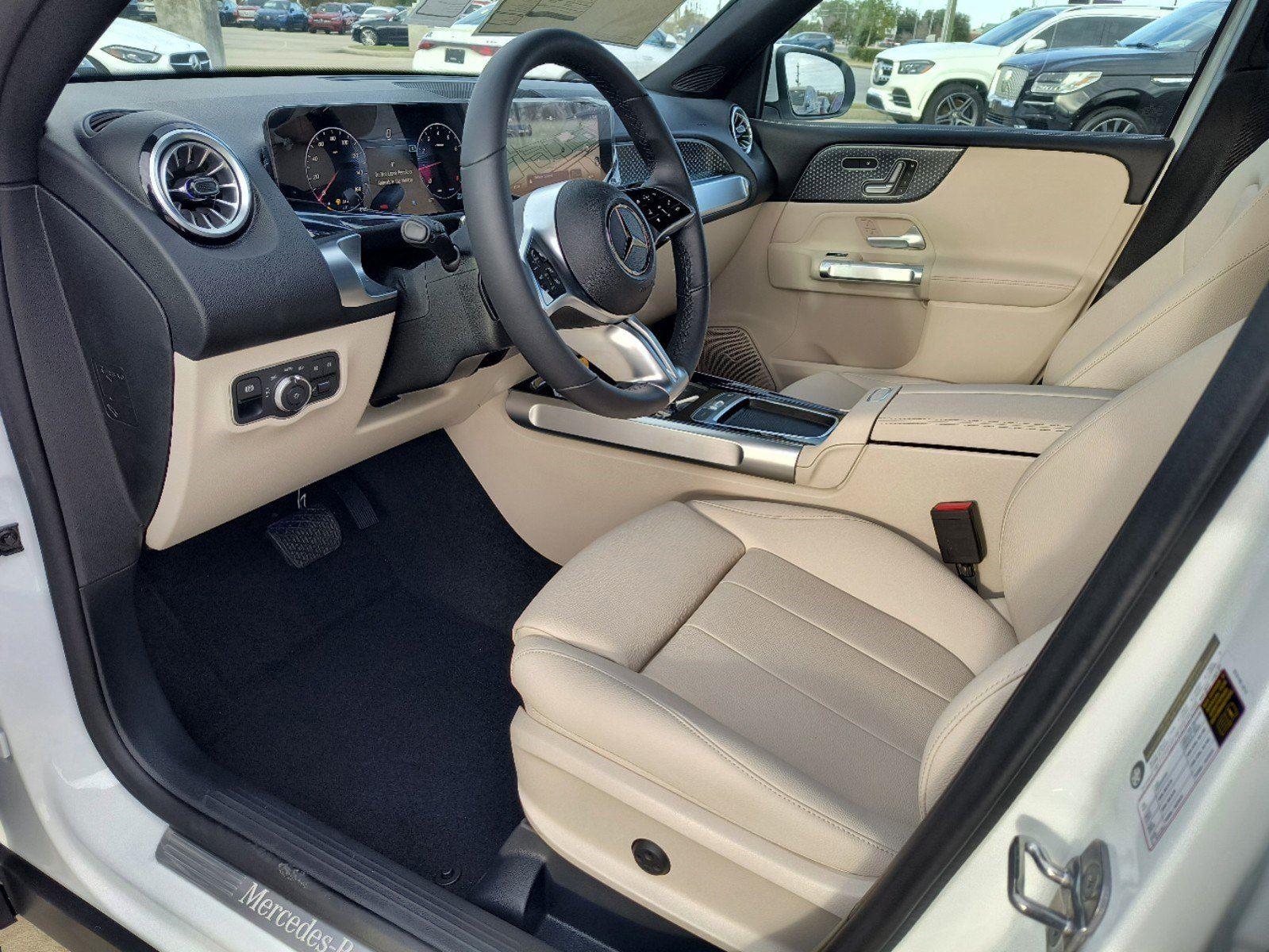 2025 Mercedes Benz GLB 250 photo 2