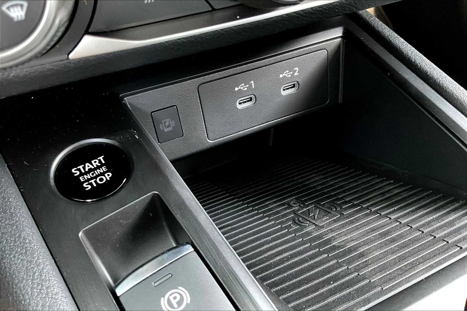 2025 Nissan Kicks SV photo 17