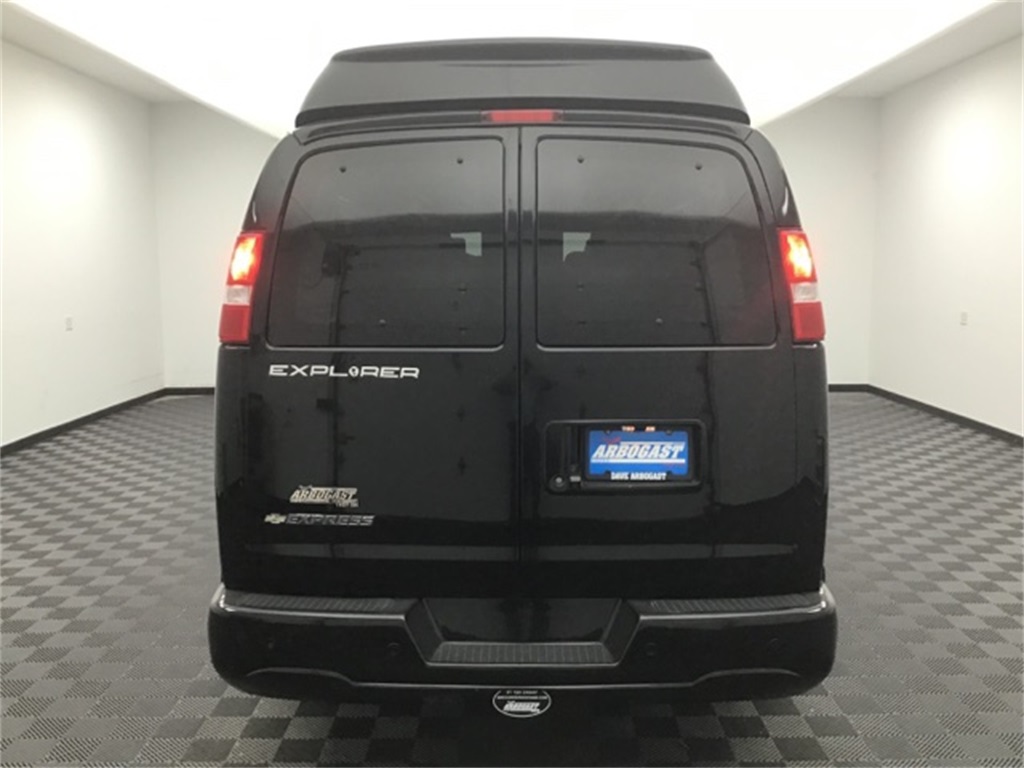 2021 Chevrolet Express photo 4