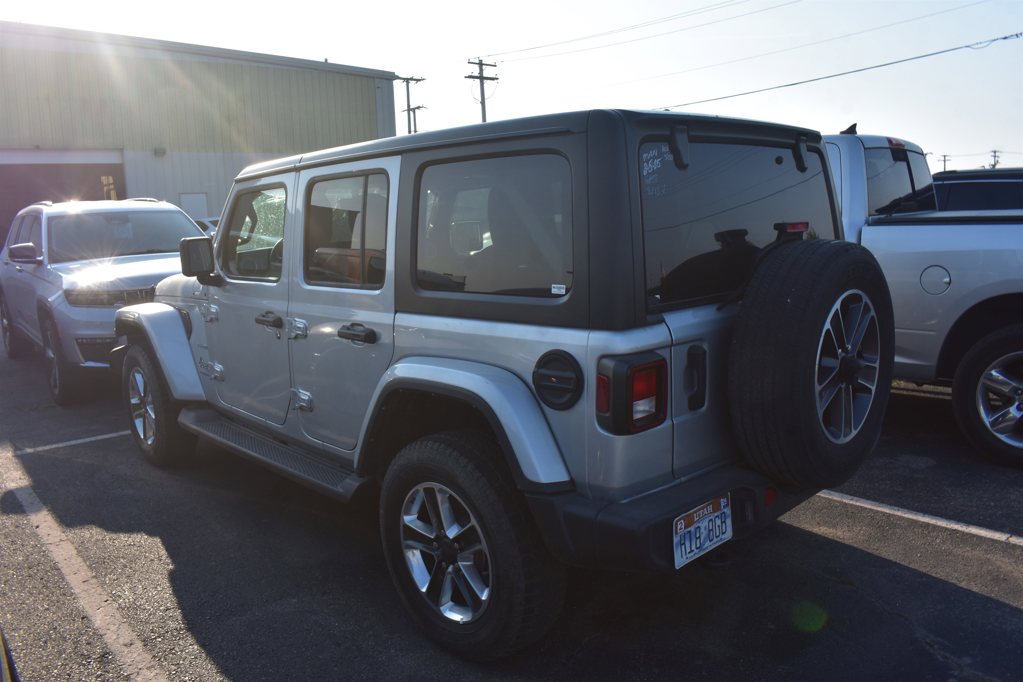 2023 Jeep Wrangler Sahara photo 5